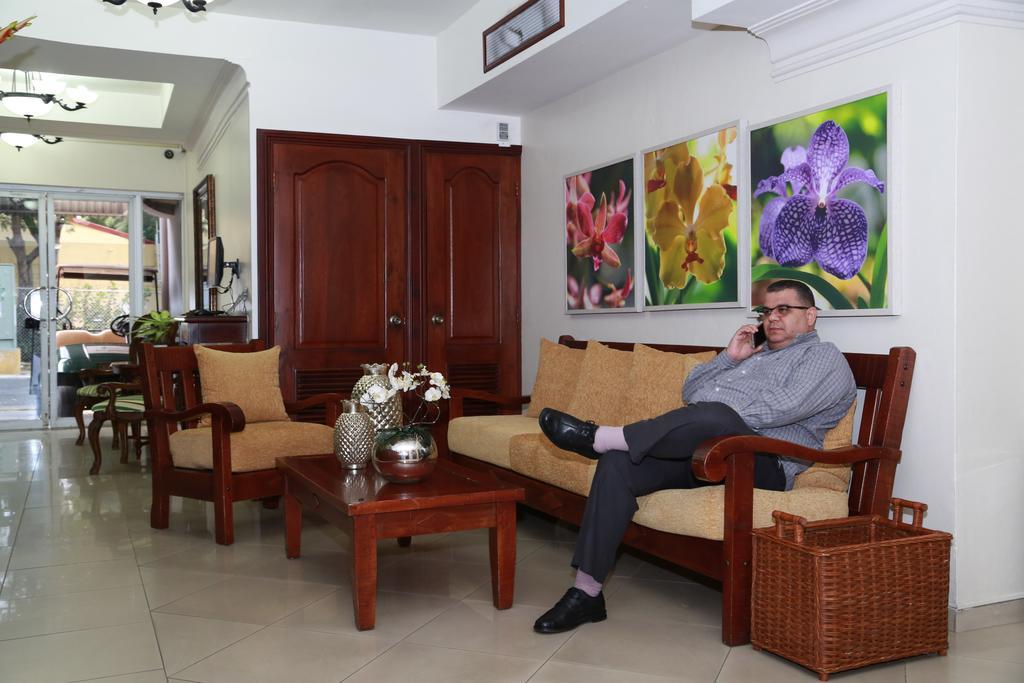 Hotel Los Jardines Santiago De Los Caballeros Zewnętrze zdjęcie