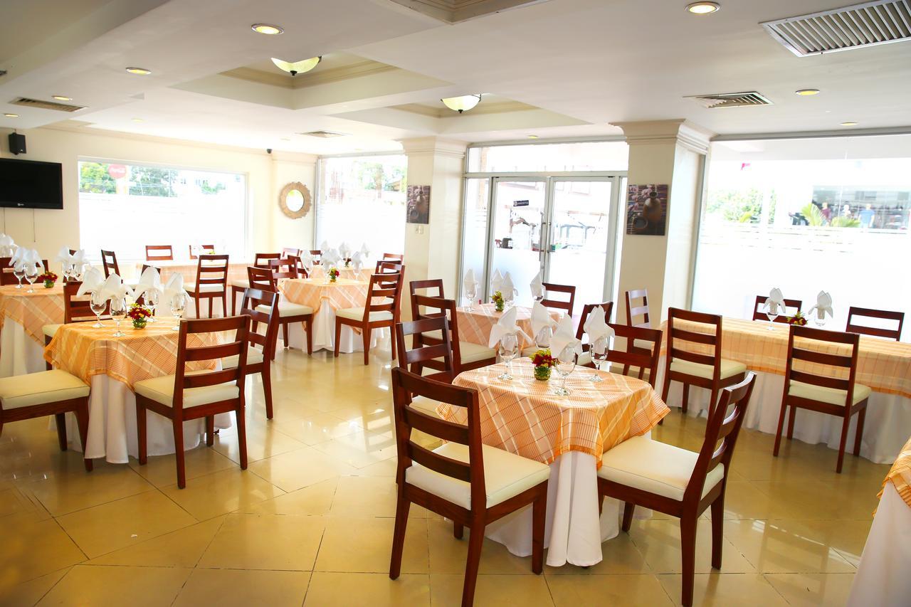 Hotel Los Jardines Santiago De Los Caballeros Zewnętrze zdjęcie